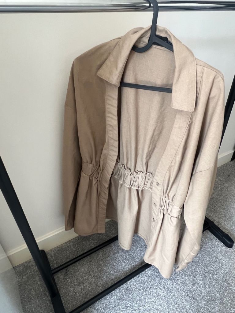 Casual Beige Long Sleeve Jacket – Good Condition