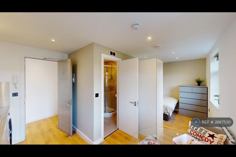 Studio flat in Grasmere Avenue, London, W3 (#2887530)