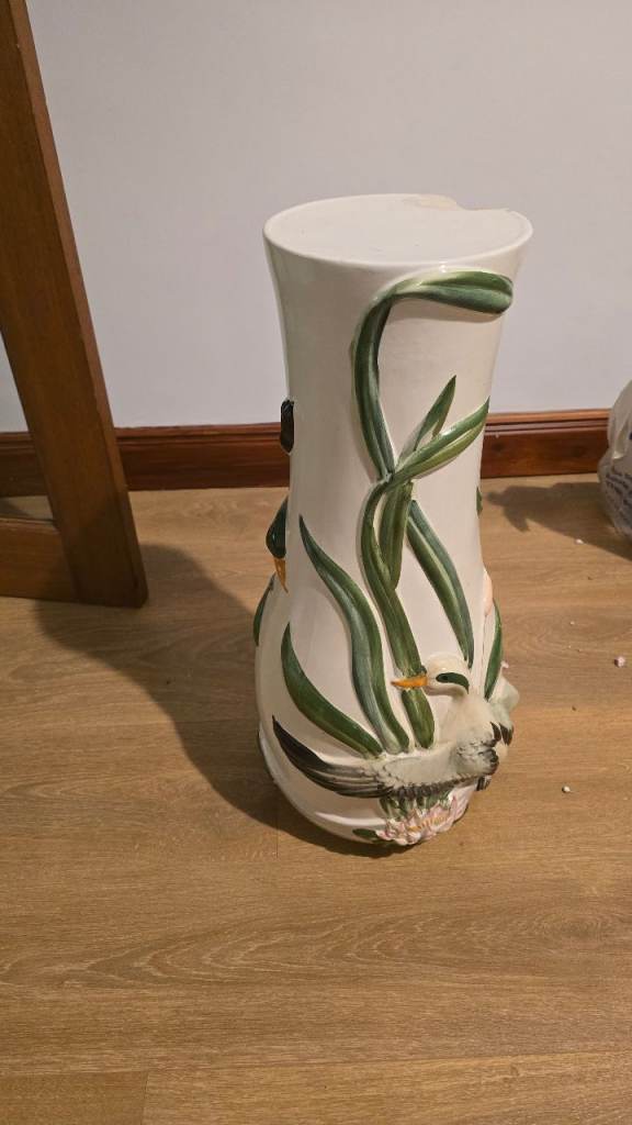 FREE - Decorative Ceramic Vase Stand (Chipped)