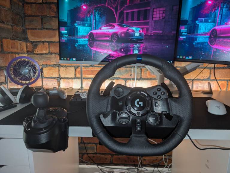 LOGITECH G923 RACING WHEEL - PC/PS5/PS4 COMPATIBLE GEAR SHIFTER INCLUDED