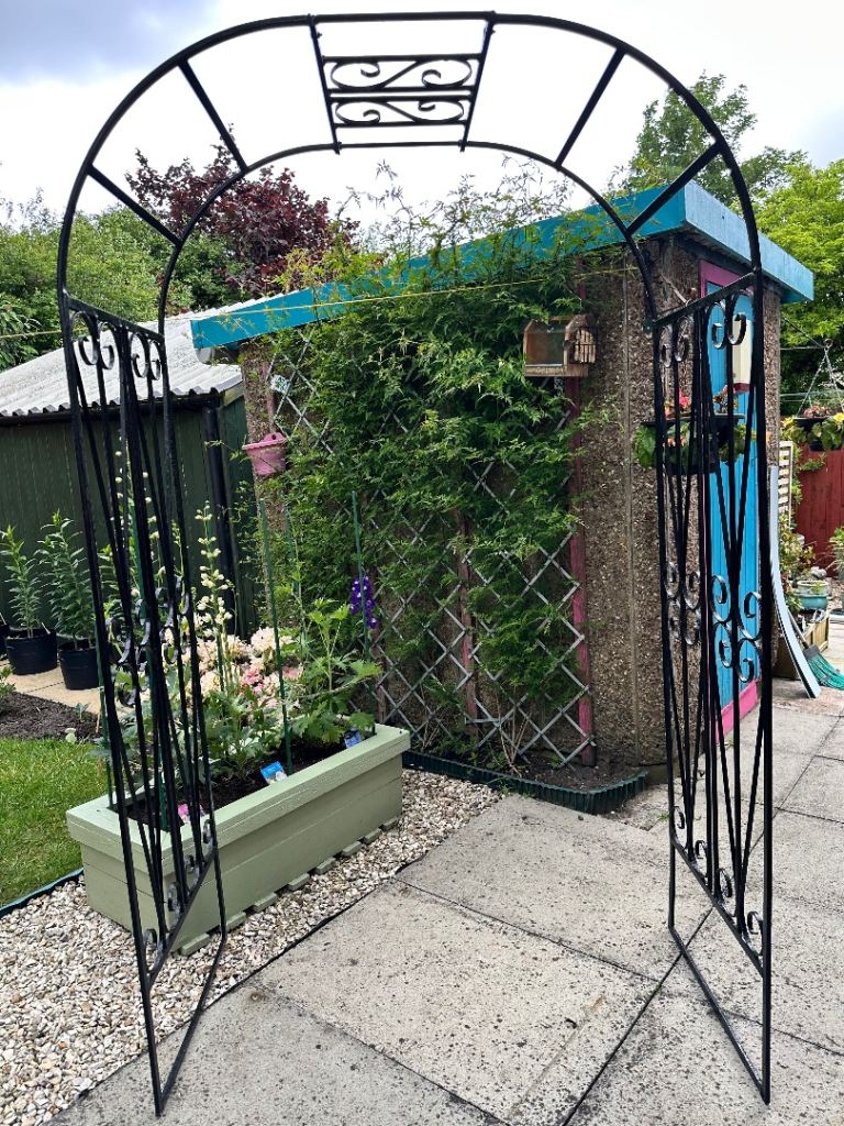 Heavy Duty Ornate Black Steel Garden Arch – 7ft – £200 OVNO