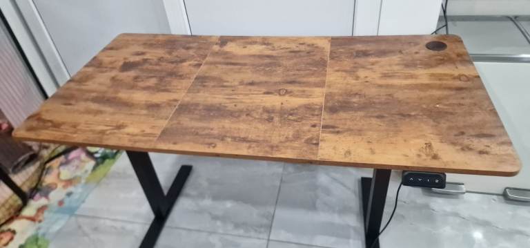 Adjustable Height Desk 120x60cm – Brand new in the box 
