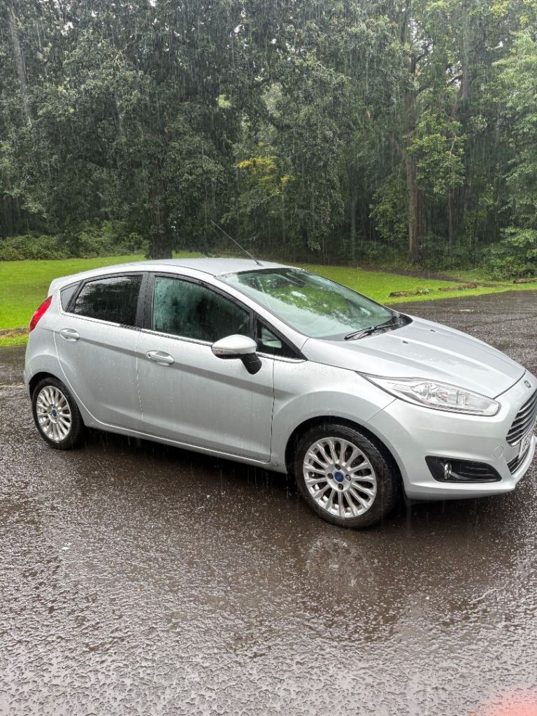 FORD FIESTA TITANIUM ECO BOOST 1.0 Hatchback, 2013, Manual, 5 doors manual Immaculate 