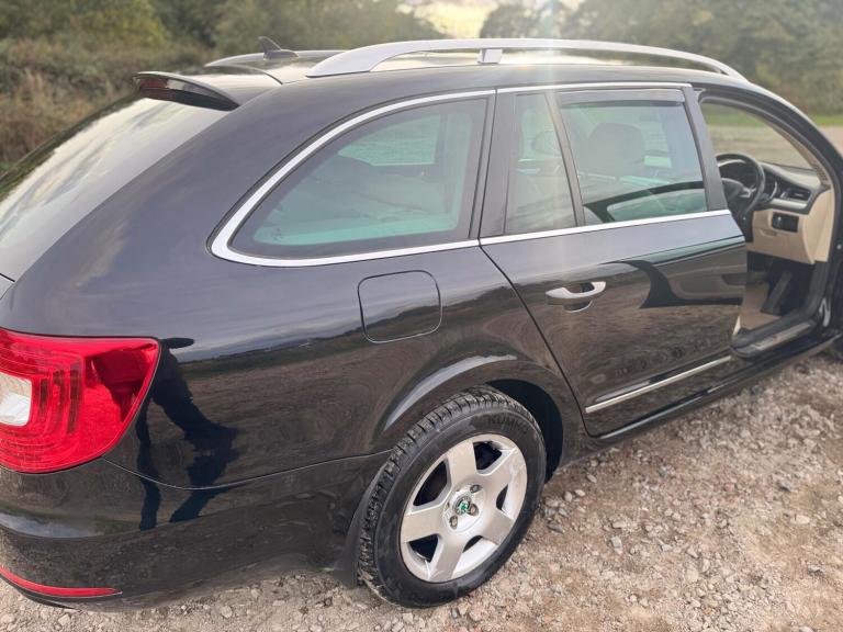 2014 Skoda Superb 2.0 TDI Elegance DSG 4WD Euro 5 (s/s) 5dr ESTATE Diesel Automatic