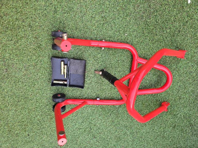 Headstock paddock stand with fittings