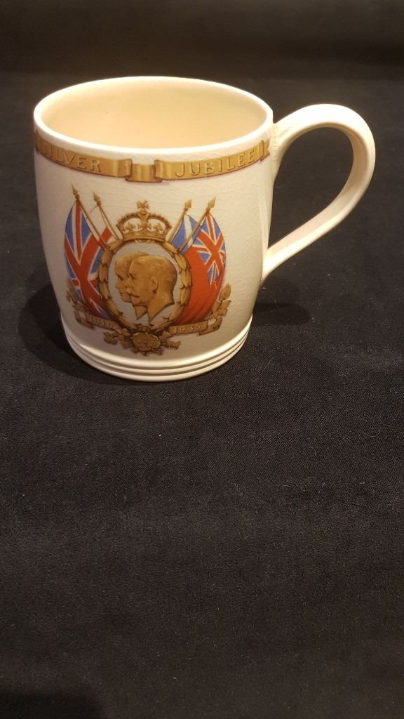 Silver jubilee mug