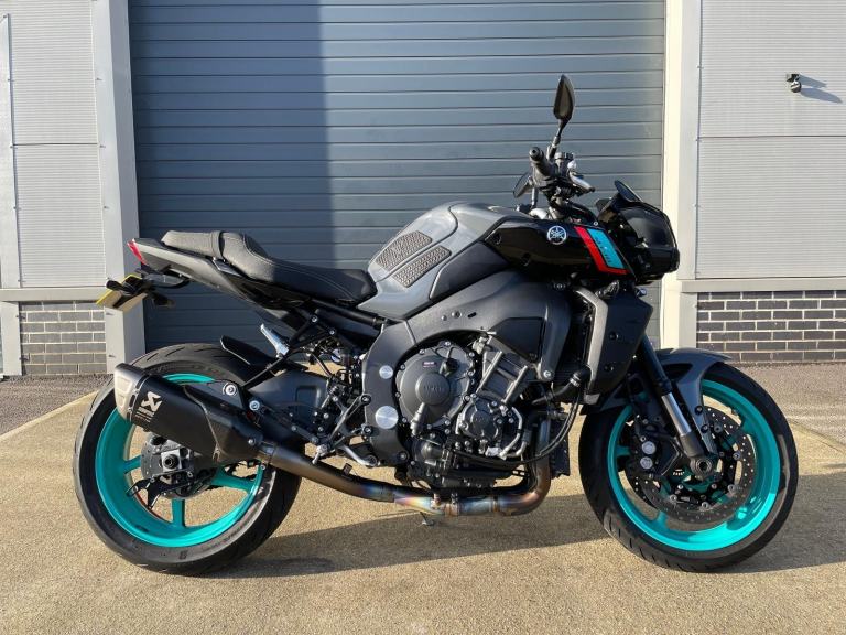 YAMAHA MT10 2022 - AKRAPOVIC EXHAUST + DE CAT LINK PIPE - 8872 MILES