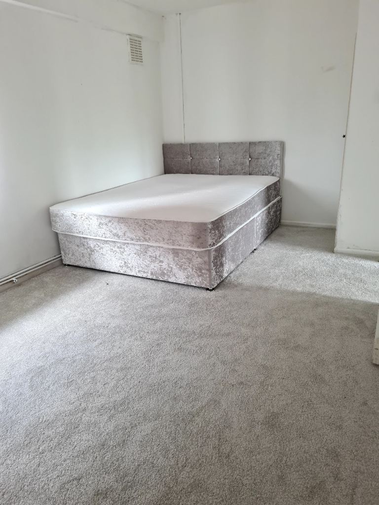 Furnished large double room to let 