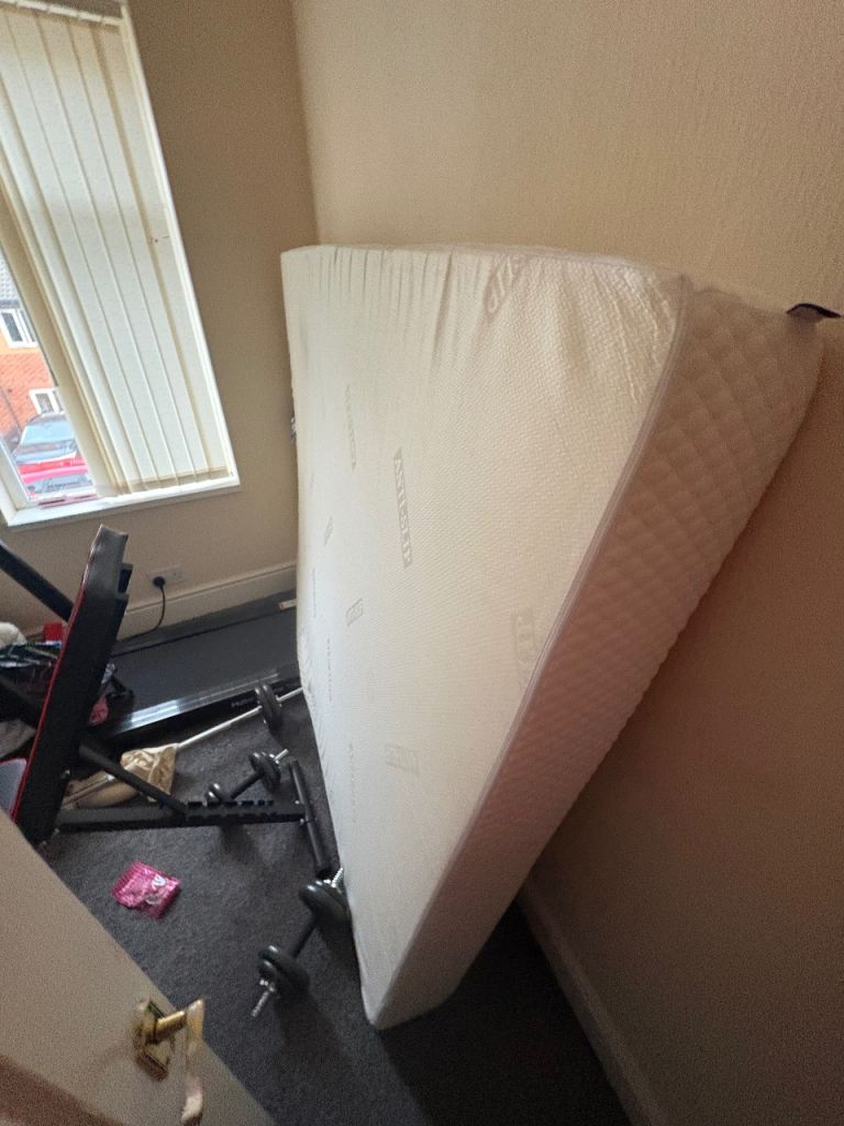 £50 king size mattress like new 
