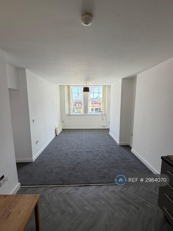 1 bedroom flat in Market Place, Mansfield, NG18 (1 bed) (#2984070)