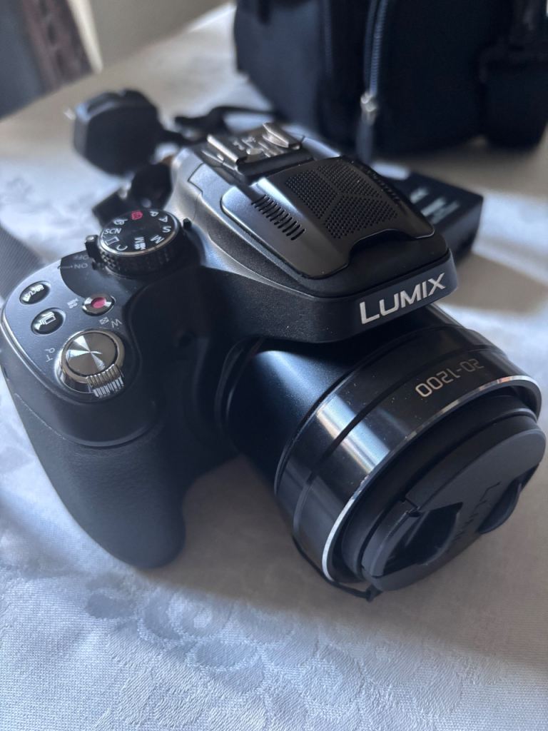 REDUCED-Lumix DMC-FZ200 Digital Camera with Bag and Charger