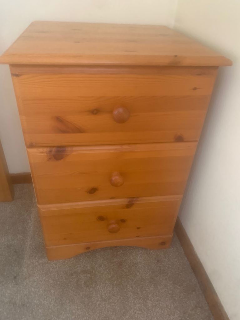 Solid Pine Wood 3-Drawer Chest – Good Condition