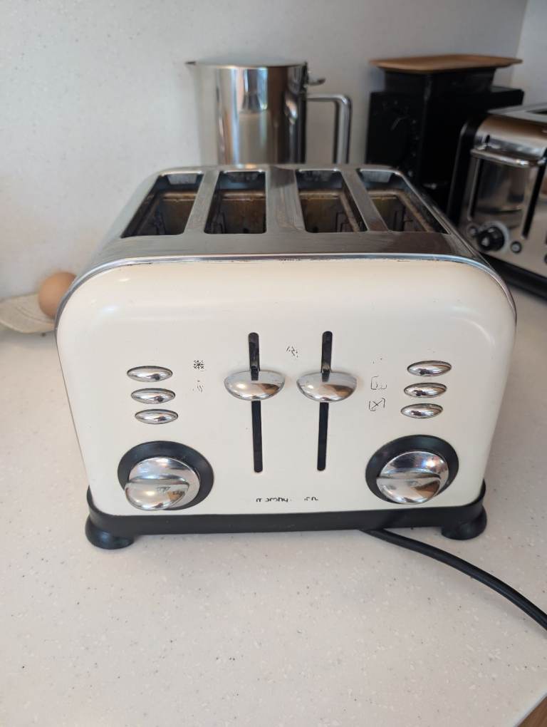 FREE Morphy Richards toaster, one side working 