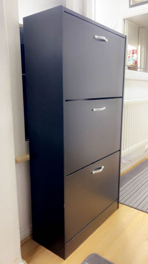Black shoe cabinet in excellent condition