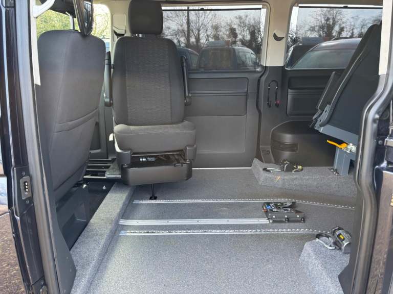 VOLKSWAGEN TRANSPORTER DRIVER TRANSFER WAV WHEELCHAIR ACCESSIBLE VEHICLE 2.0