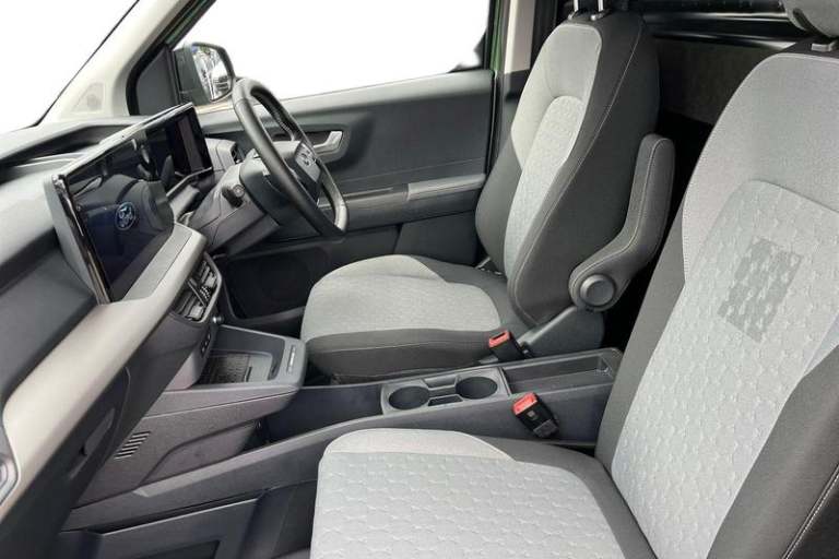 2025 Ford E-Transit Courier Limited AUTO 43kWh 136PS FWD 1 Speed Automatic Panel Van Electric Aut...