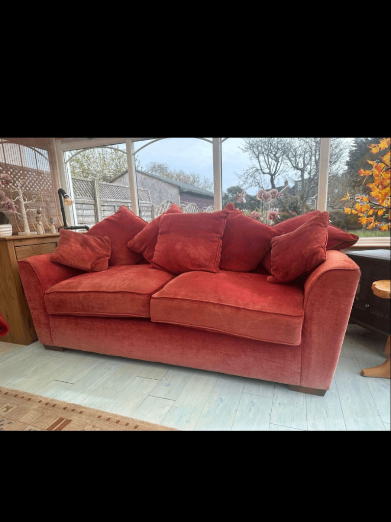 Sofa Burgundy in good condition 