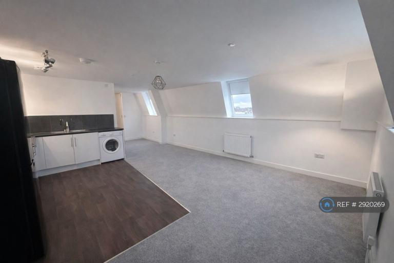 1 bedroom flat in West Court, Bedminster, Bristol, BS3 (1 bed) (#2920269)