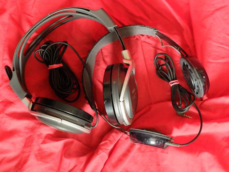 Sony MDR-XD200 and Skullcandy Grind headphones