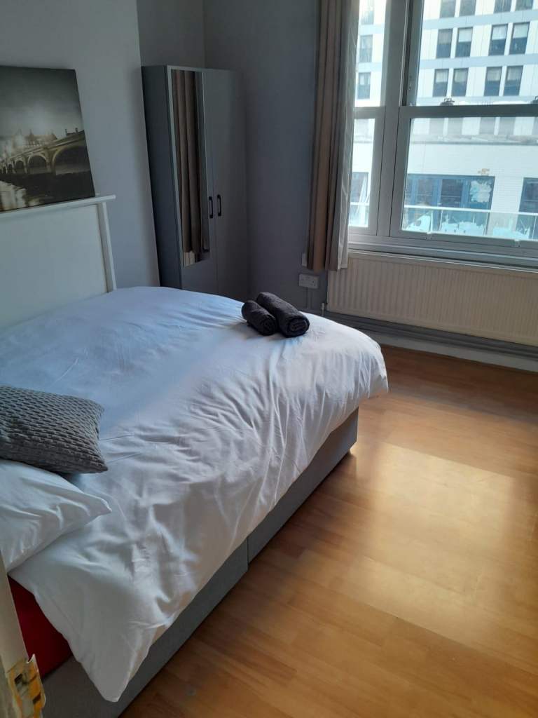 2 bedroom house 4 mins walk from Aldgate Station available for short term rent 