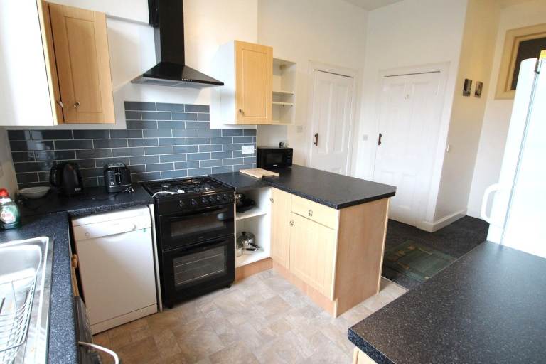 Bright Spacious 2 bedroom flat in Polwarth