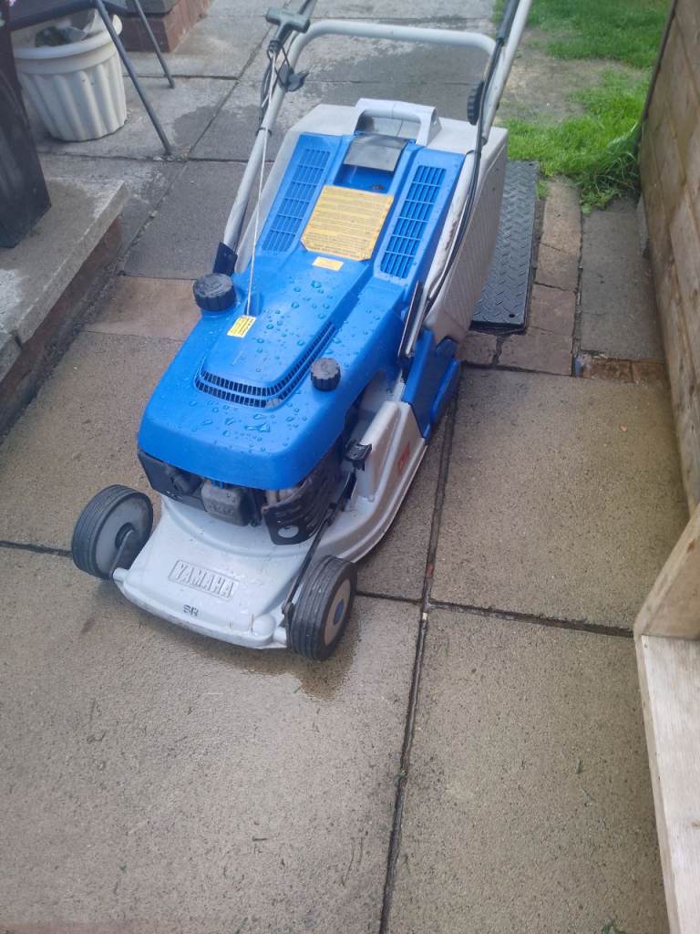 Yamaha self propelled Roller lawnmower 