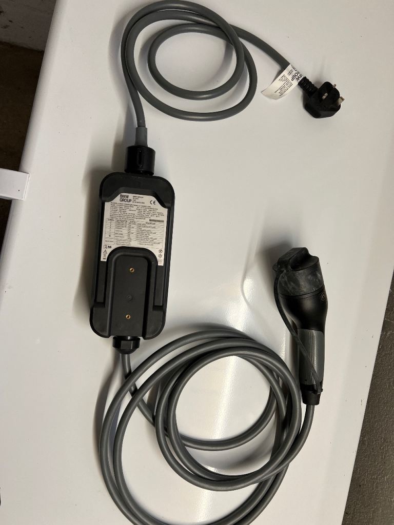 BMW GENUINE car fast charger cable and adapter 