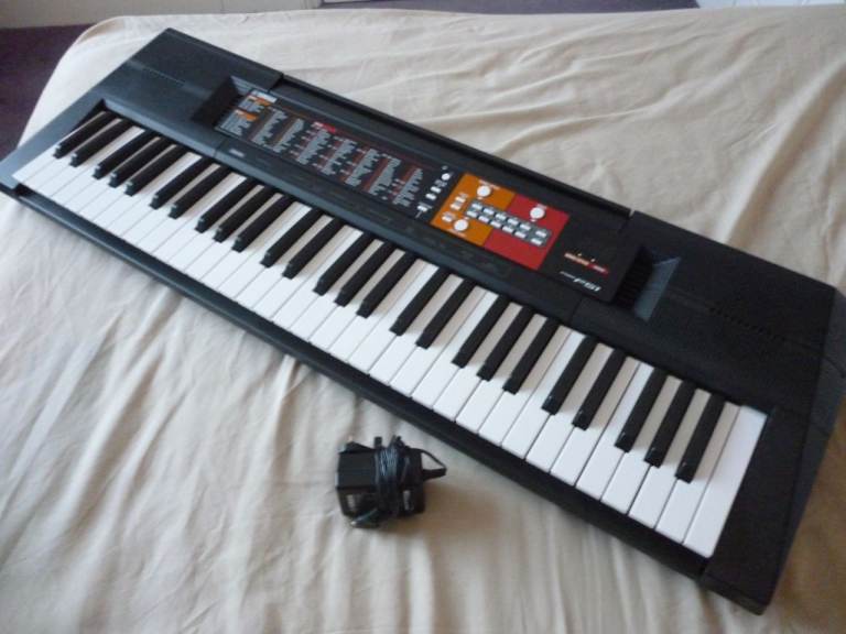 Beautiful quality Yamaha Psr F51 digital keyboard,hundreds of voices,styles,built in stereo speakers