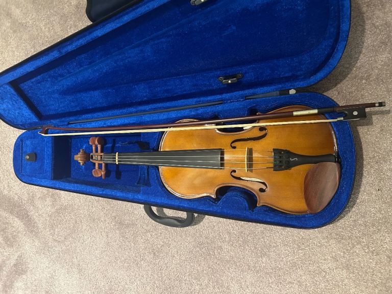 Stentor Student 1 with original case and bow