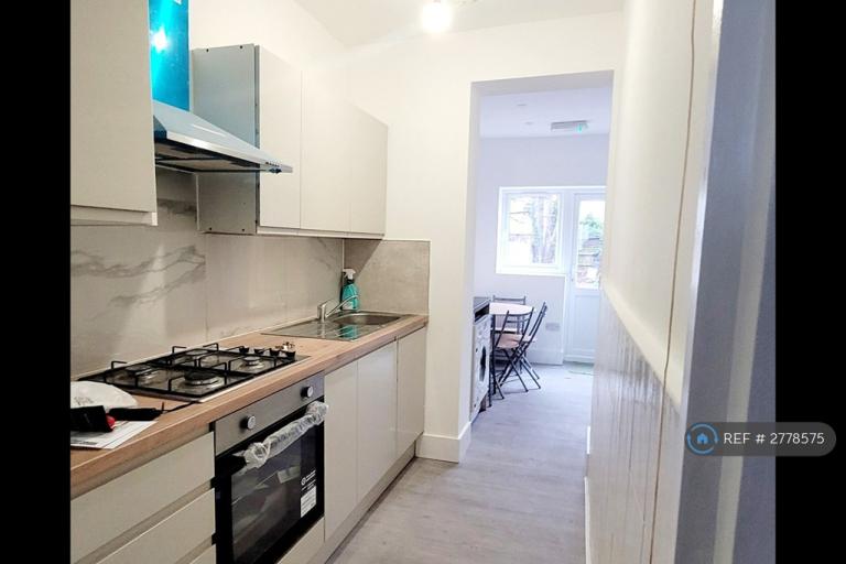 4 bedroom house in Off Ilford Lane, Essex, IG1 (4 bed) (#2778575)