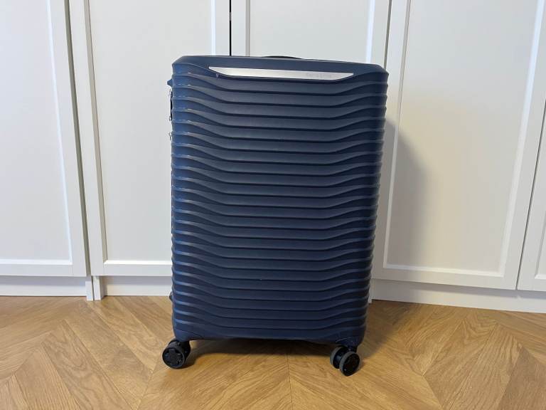 Samsonite 4-wheeler suitcase – medium size, navy