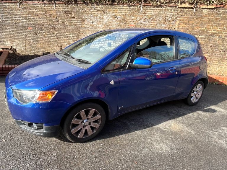 Mitsubishi colt 1.3 petrol low mileage good condition 