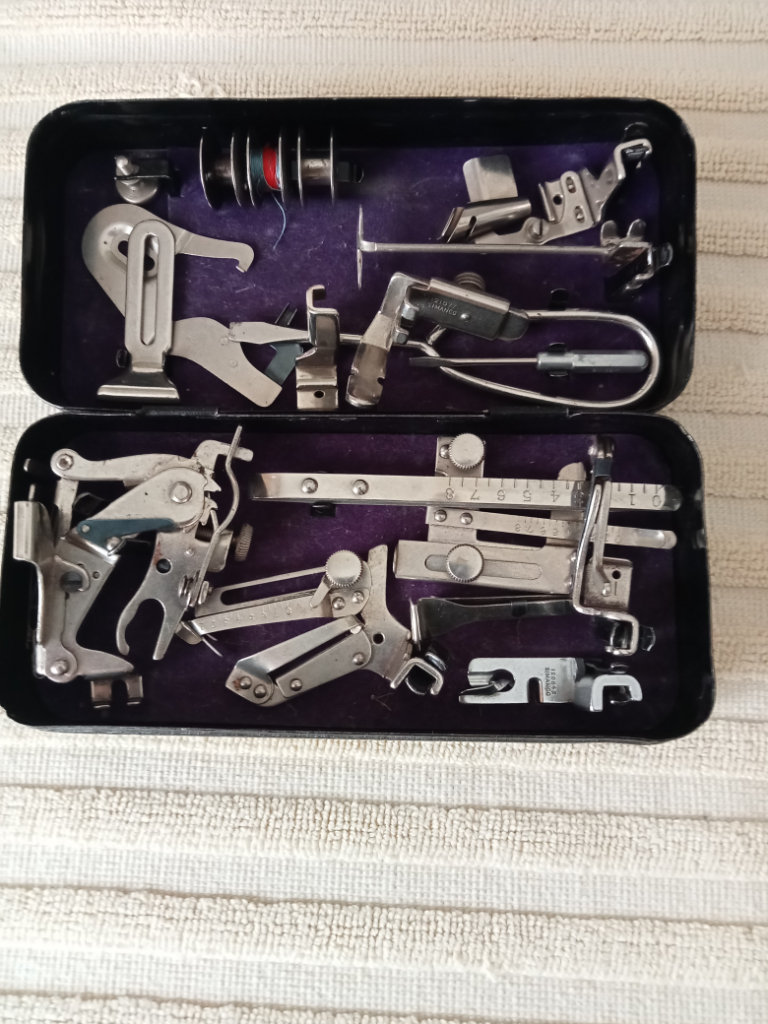 vintage singer box of accessories tin box 99k 201k etc