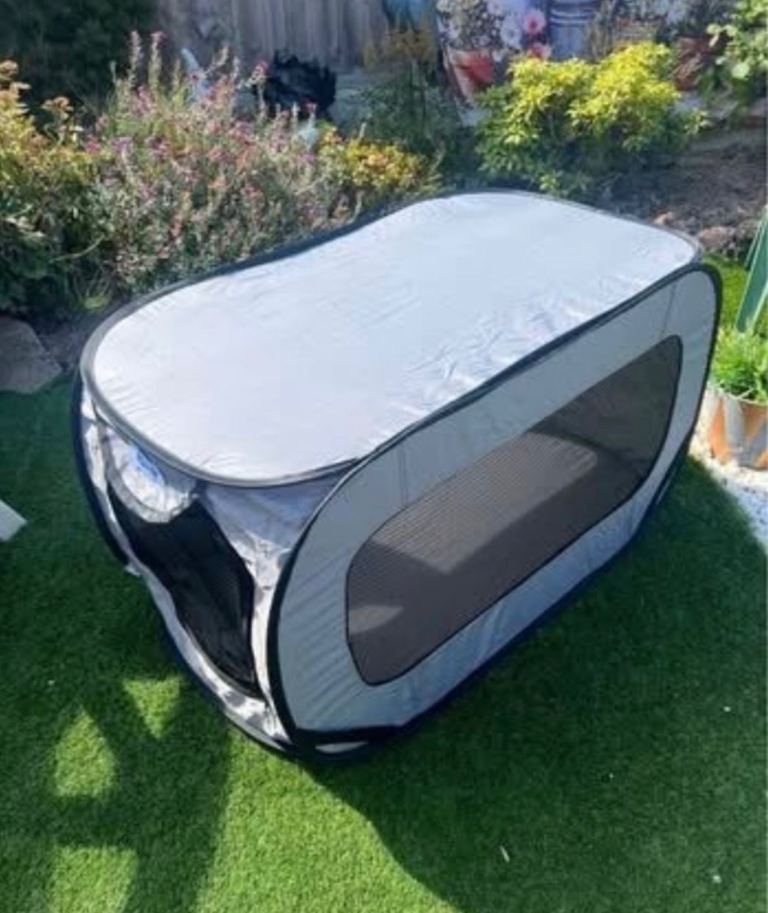 Brand new large pet cage folds up for easy storage when not in use