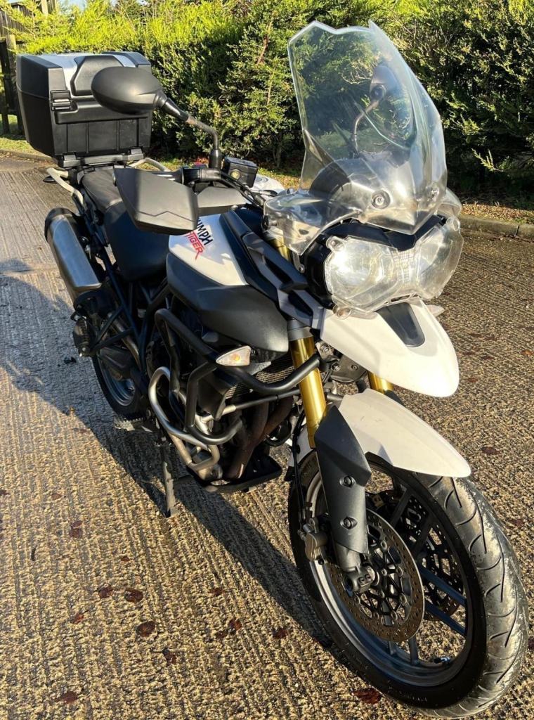 2013 13 TRIUMPH TIGER 800 ABS WHITE ENDURO ADVENTURE TOURER TOP BOX 26k MLS