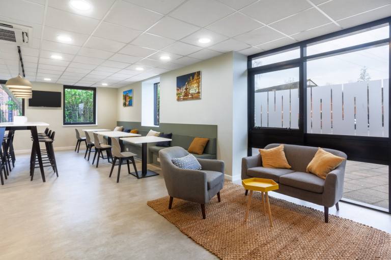 Leicester - LE19 1WY \ Flexible Desk Access Through Coworking Membership