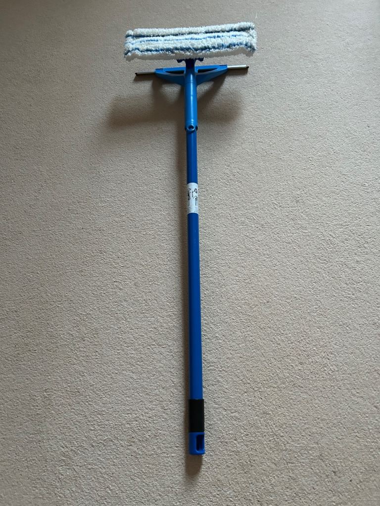 Long handled window cleaning mop