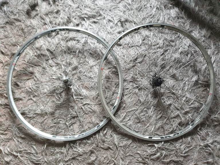 700c wheels, Shimano wheelset for road bike.