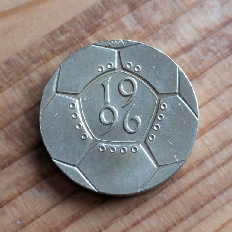♥NEW♥ £2 1996 - Football European Championship coin