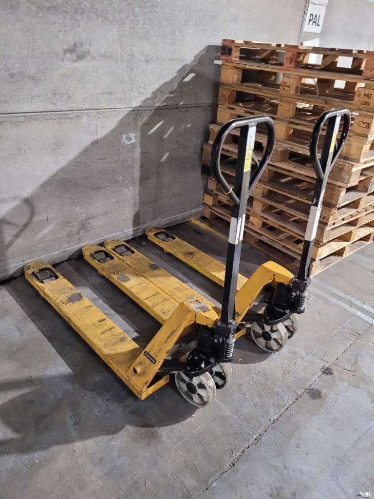 Pallet truck