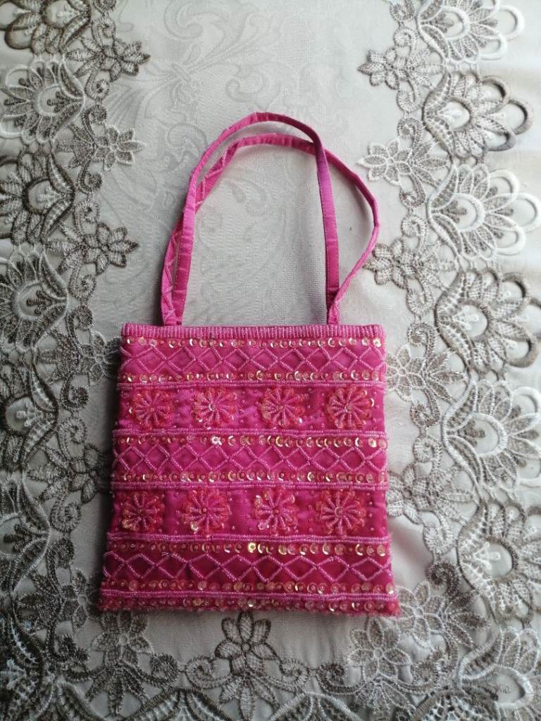 Pink Beaded Handbag with Sequins – Good Condition