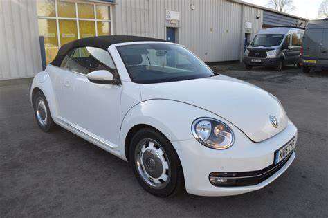 VW BEETLE WHITE 2010 - 2015  BREAKING SPARES AIRBAG LEATHER SEATS ALLOY DOORS AXLE HUBS CORNERS
