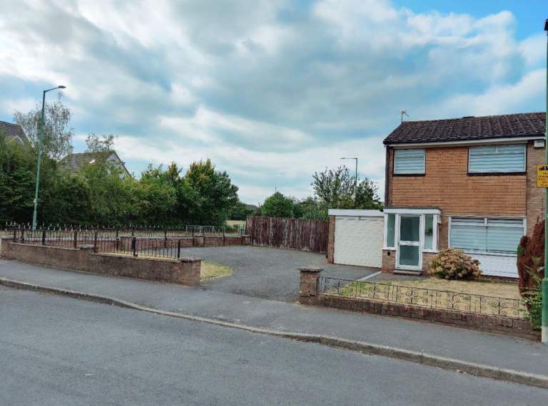  Beautiful Spacious Clean 3 Bedroom Home for Rent to Let – B37 Birmingham Solihull Tile cross