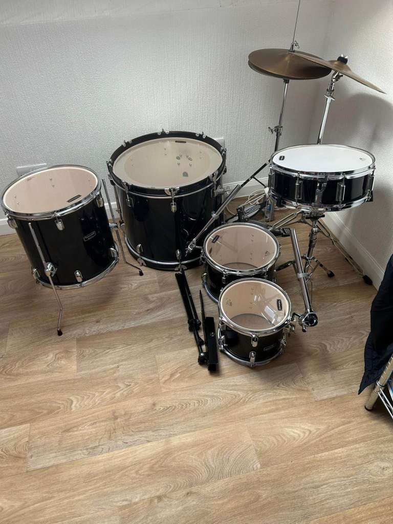 Black Drum Kit with Cymbals and Hardware – Good Condition Young Drummers aged 5 to 10