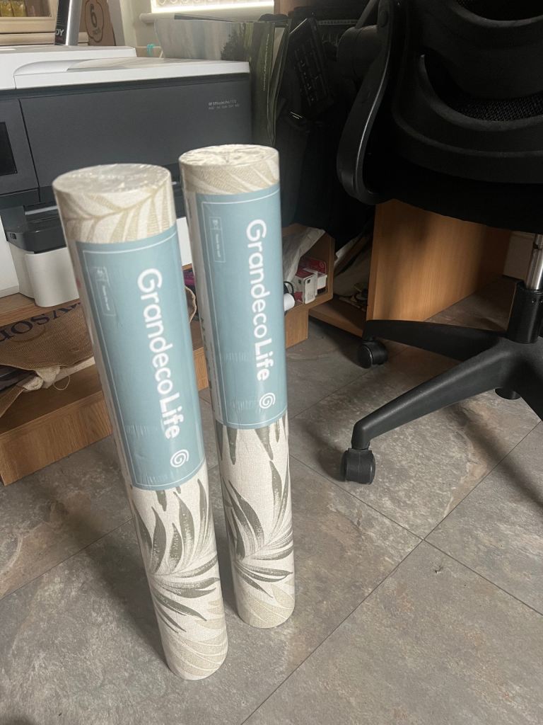2 rolls of wallpaper 53 cm width 
