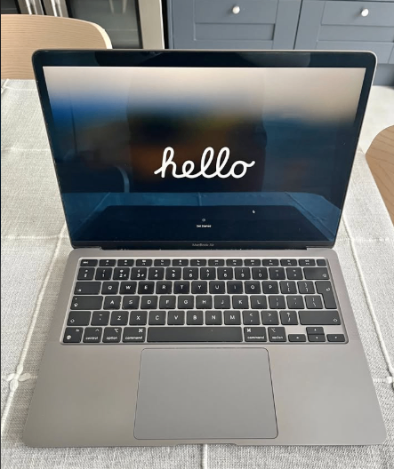 MacBook Air 2020 M1 8-core CPU 7-Core GPU 13 Inches, 8Gb RAM 256Gb Hard Drive