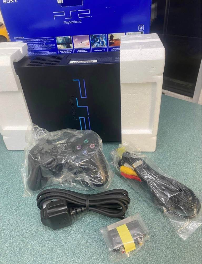 Sony PlayStation 2 PS2 Fat Console (SCPH-30003 R) Boxed Near Mint / Unused Acces
