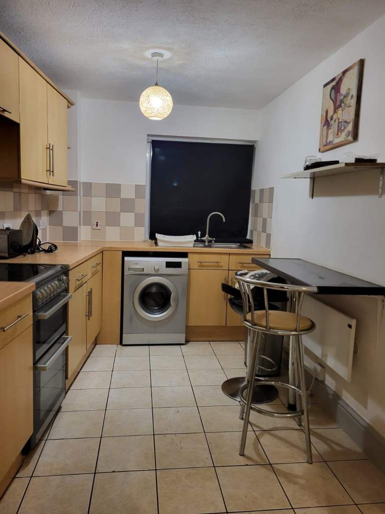 3 bedroom flat - fully furnished