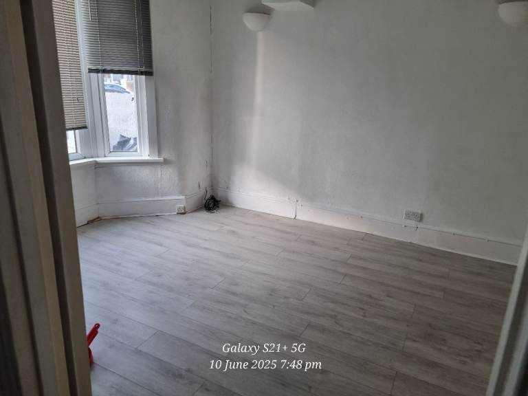 2 Rooms To Let AVAILABILITY 