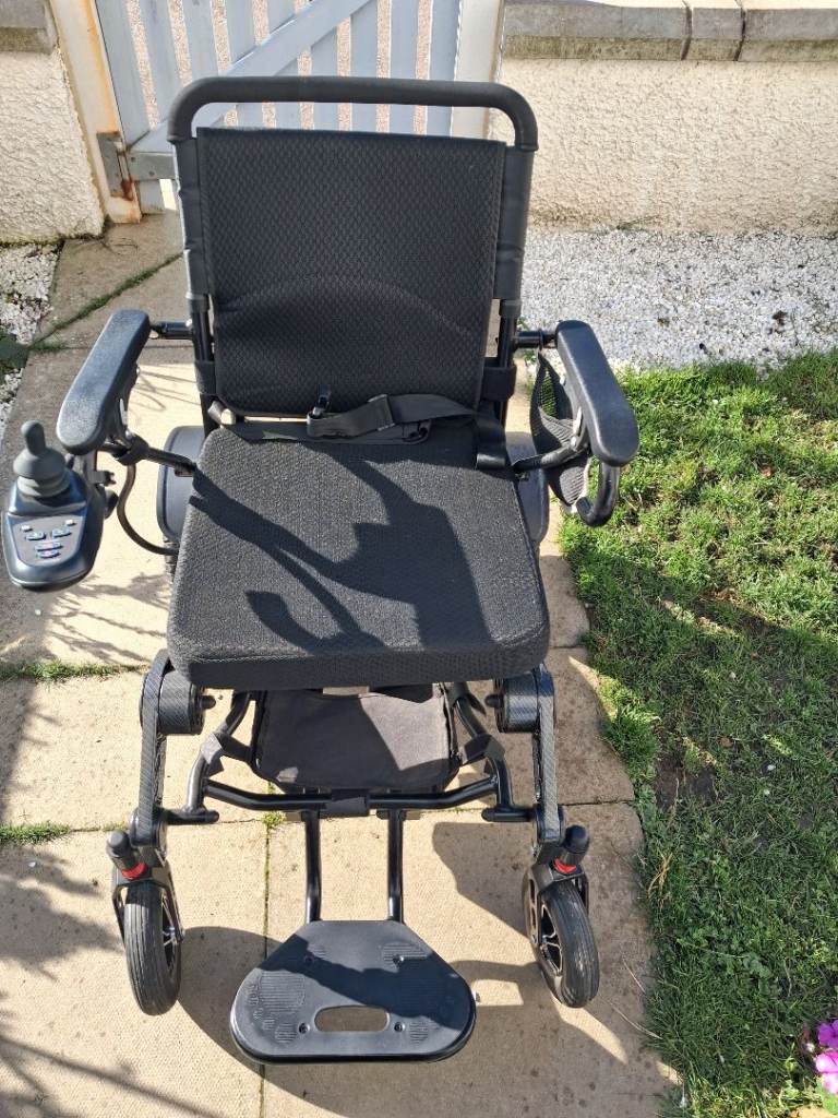 Electric wheelchair with assessories